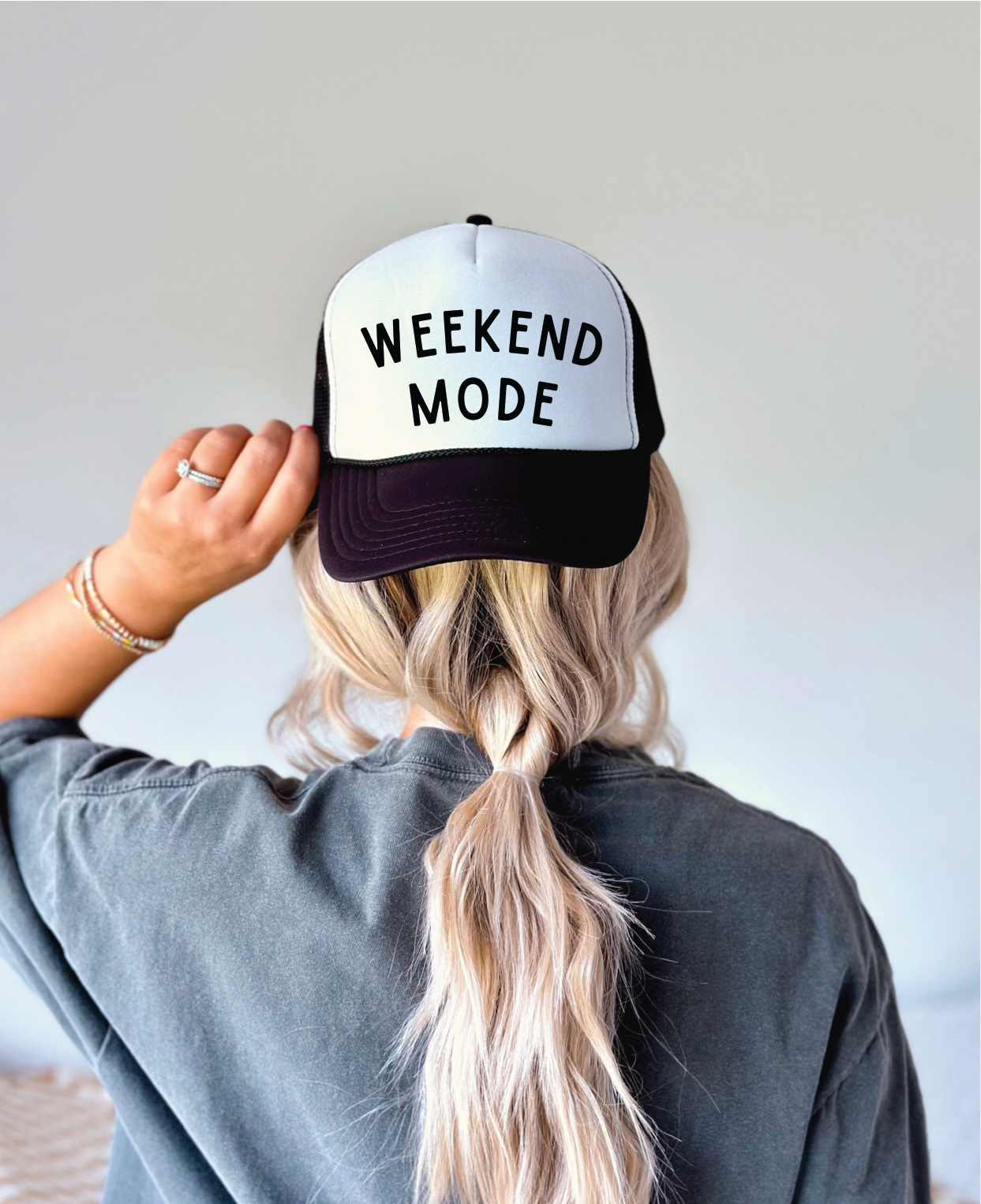 WEEKEND MODE - UNISEX TRUCKER HAT