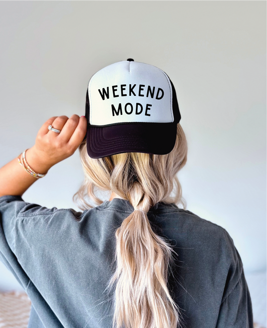 WEEKEND MODE - UNISEX TRUCKER HAT