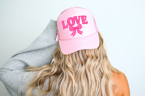 LOVE GINGHAM PRINT - UNISEX TRUCKER HAT