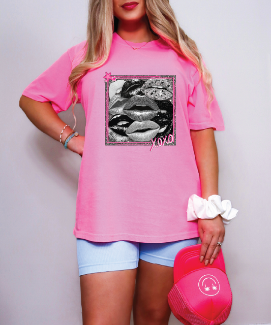 Xoxo Lips- Graphic Comfort Color Tee
